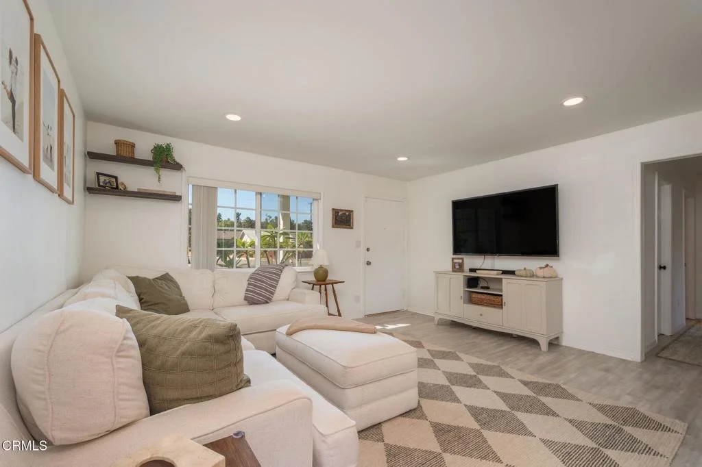 Photo of 894 Barton Avenue