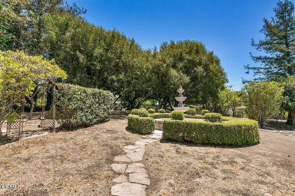 Photo of 567 N Avocado Place