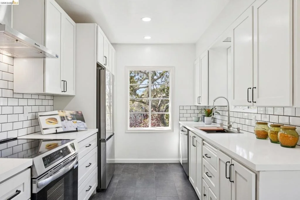 Photo of 2380 Leimert Blvd