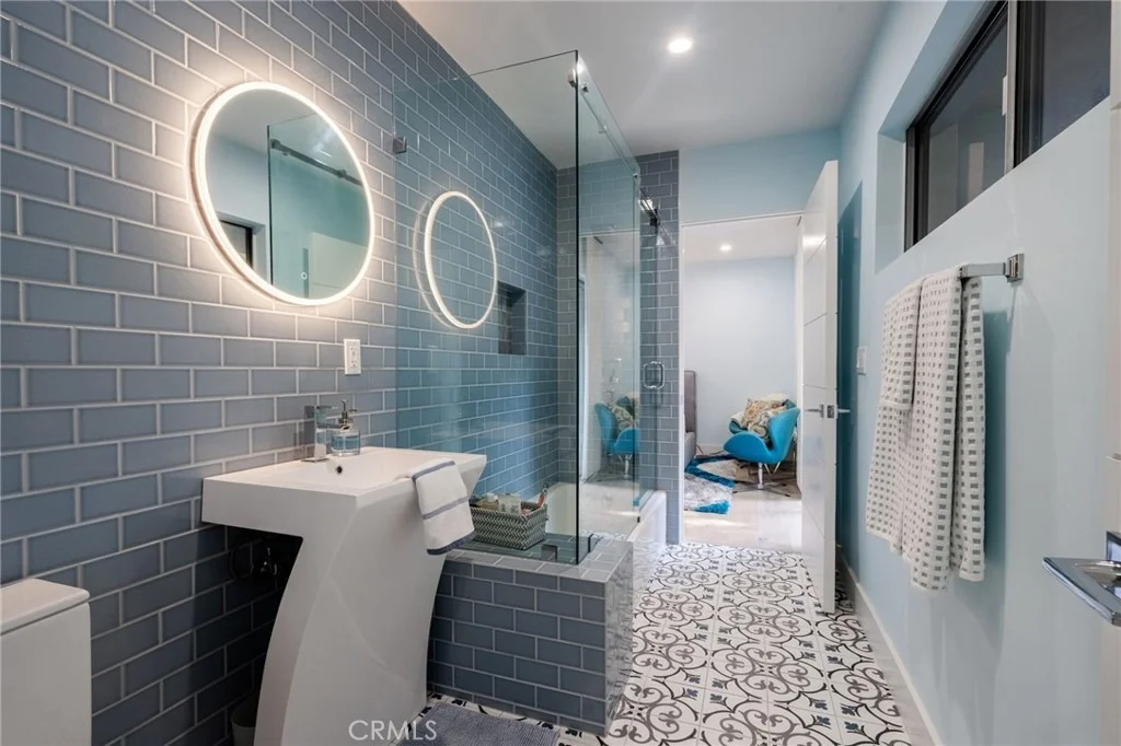 Photo of 2886 Crownview