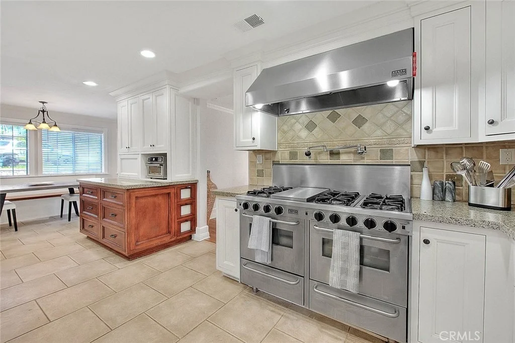 Photo of 750 Jericho
