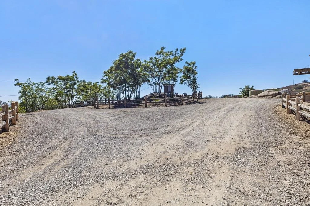 Photo of 21179 Sutherland Dam Road