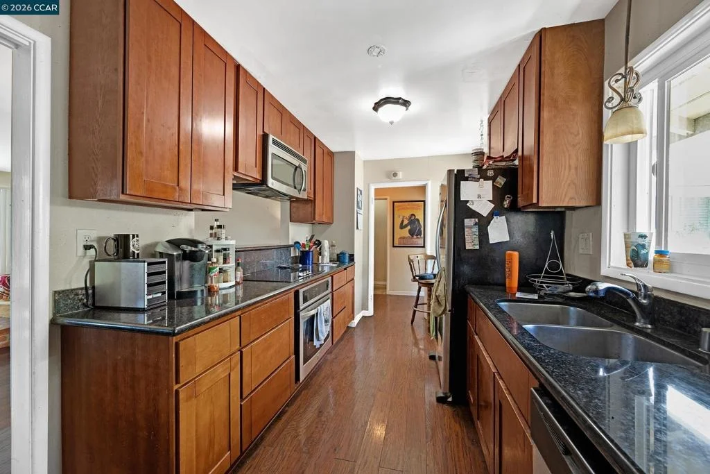 Photo of 1481 Davis Ave