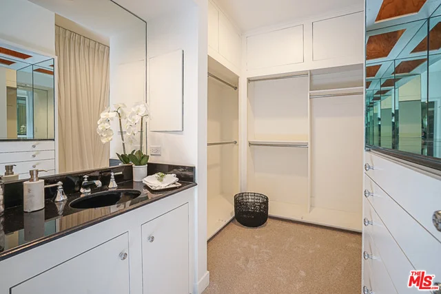 Photo of 517 N Rodeo Drive