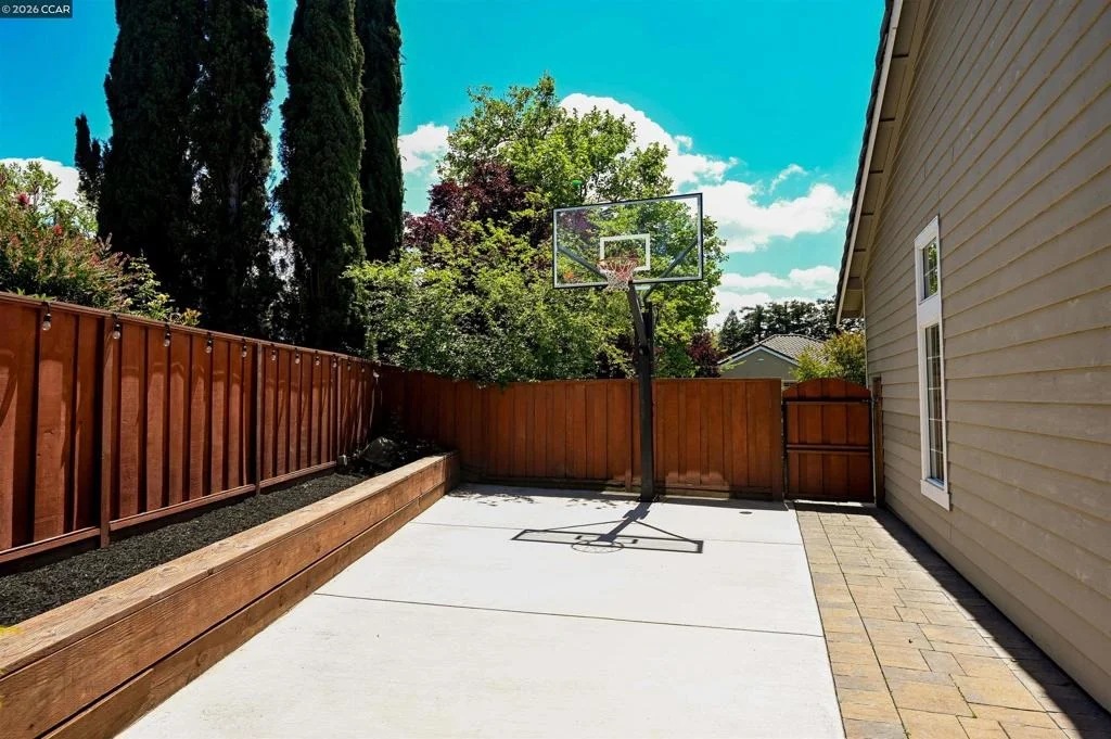 Photo of 219 Viewpoint Dr