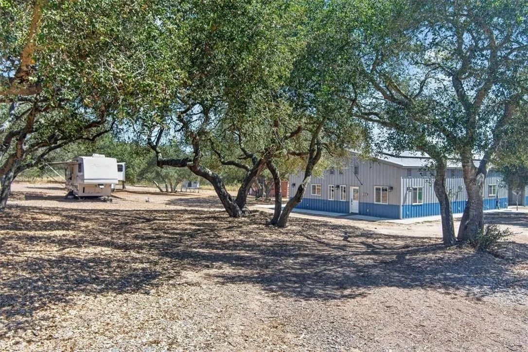 Photo of 1116 1120 Rolling Oaks Drive