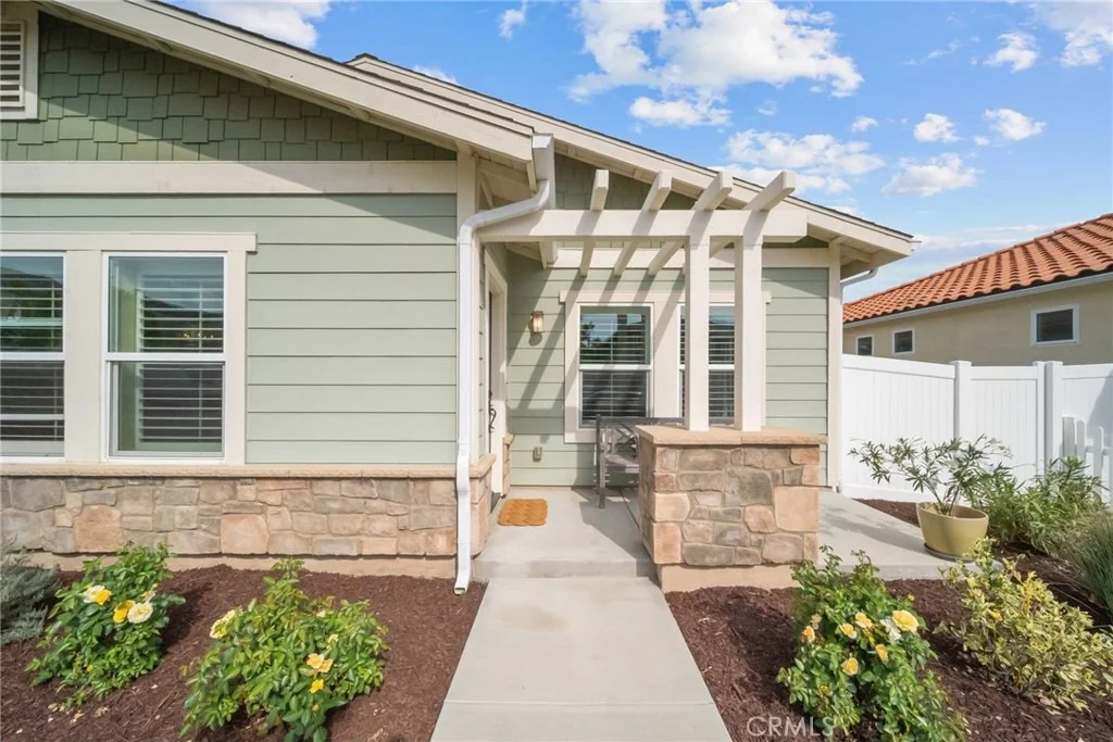 Photo of 4066 Aurora