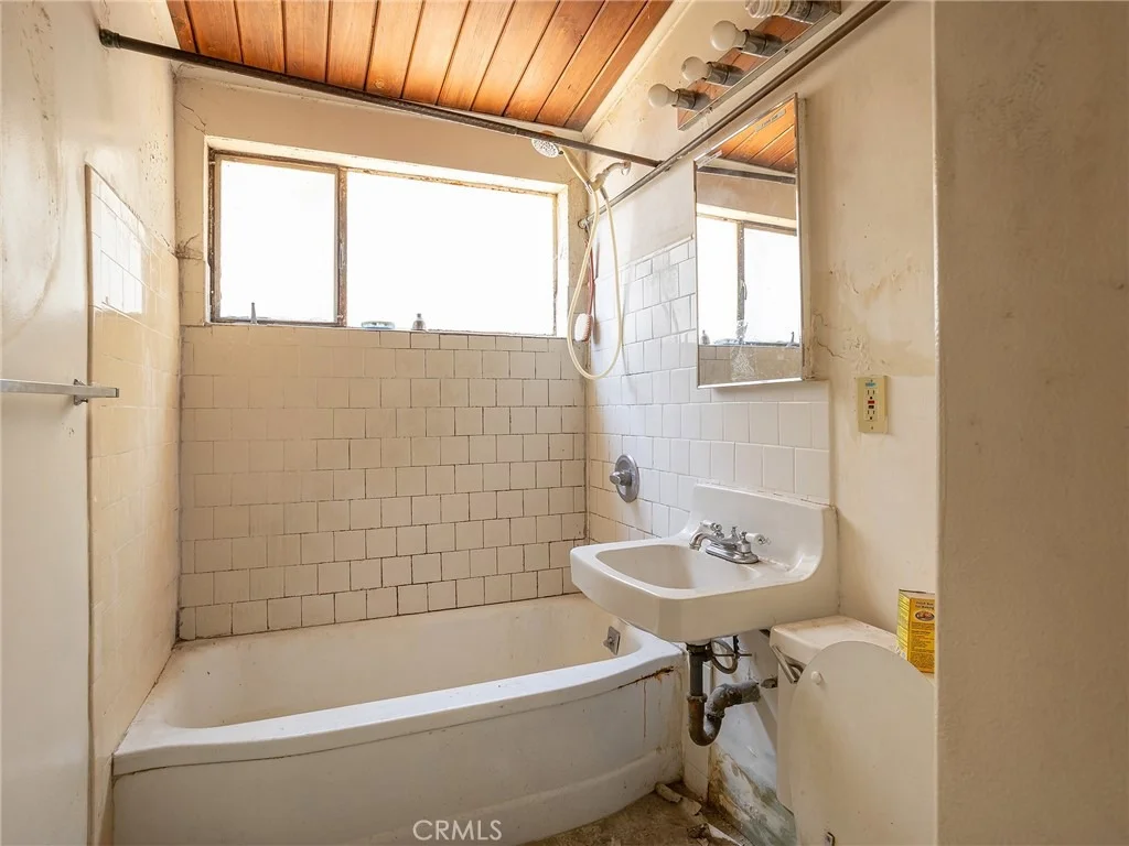 Photo of 14301 Roscoe Boulevard