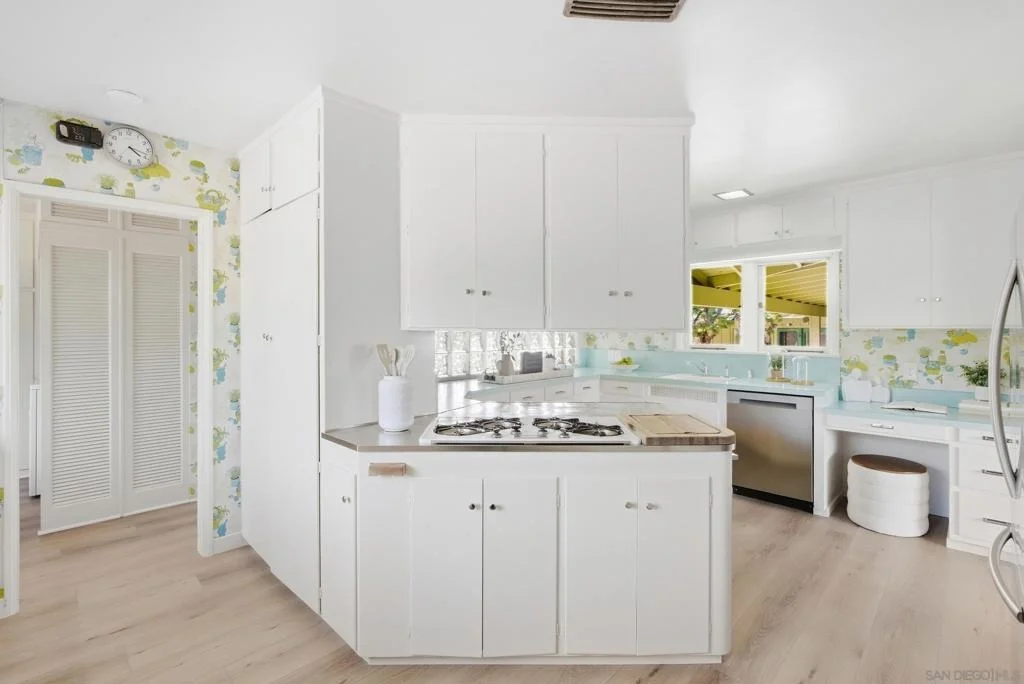 Photo of 7865 Roseland Drive
