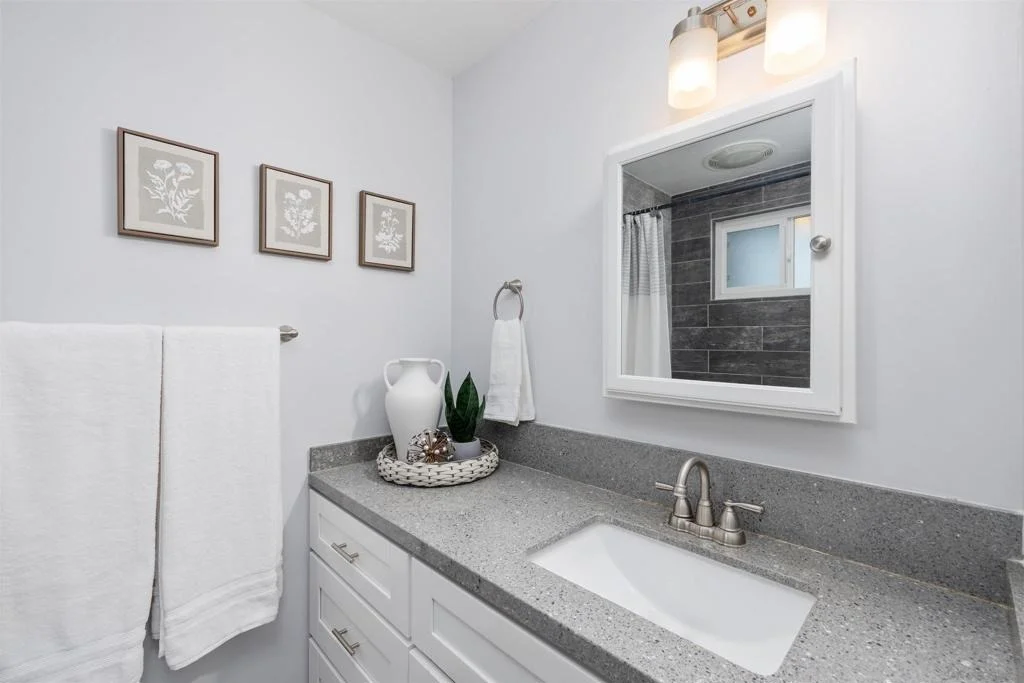 Photo of 8837 Carmir