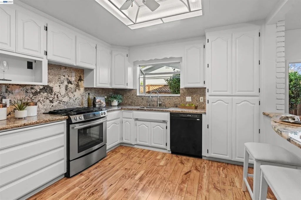 Photo of 4950 Black Ave
