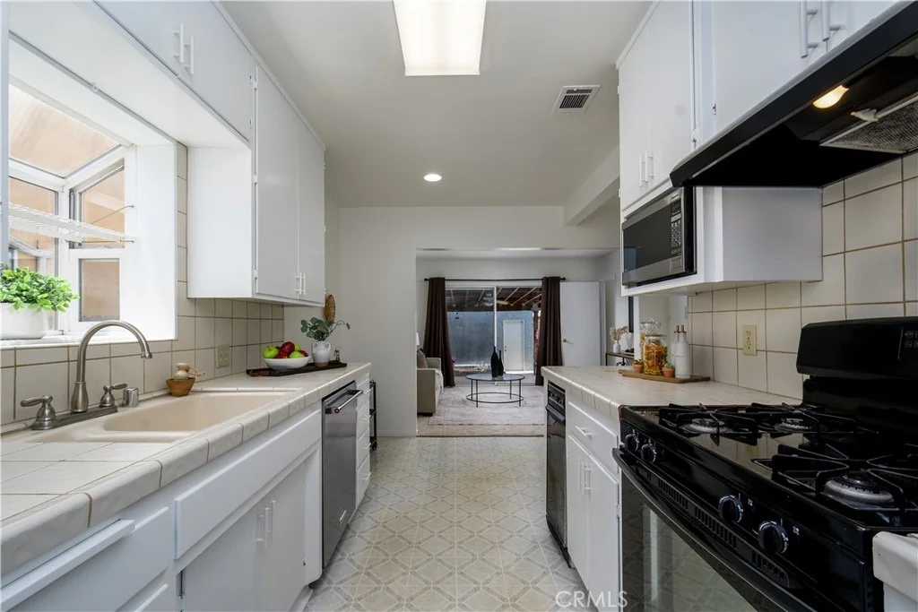 Photo of 7407 Broadway Avenue