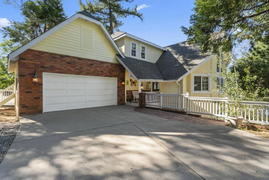 Photo of 692 Zurich Drive