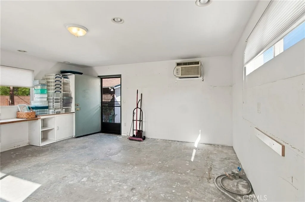 Photo of 2043 N Maple