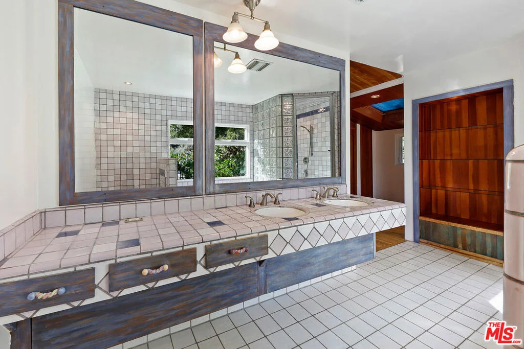 Photo of 6100 Bonsall Drive