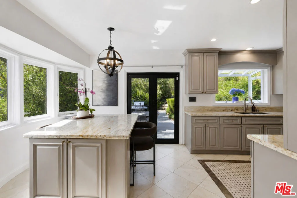 Photo of 2300 Benedict Canyon Drive