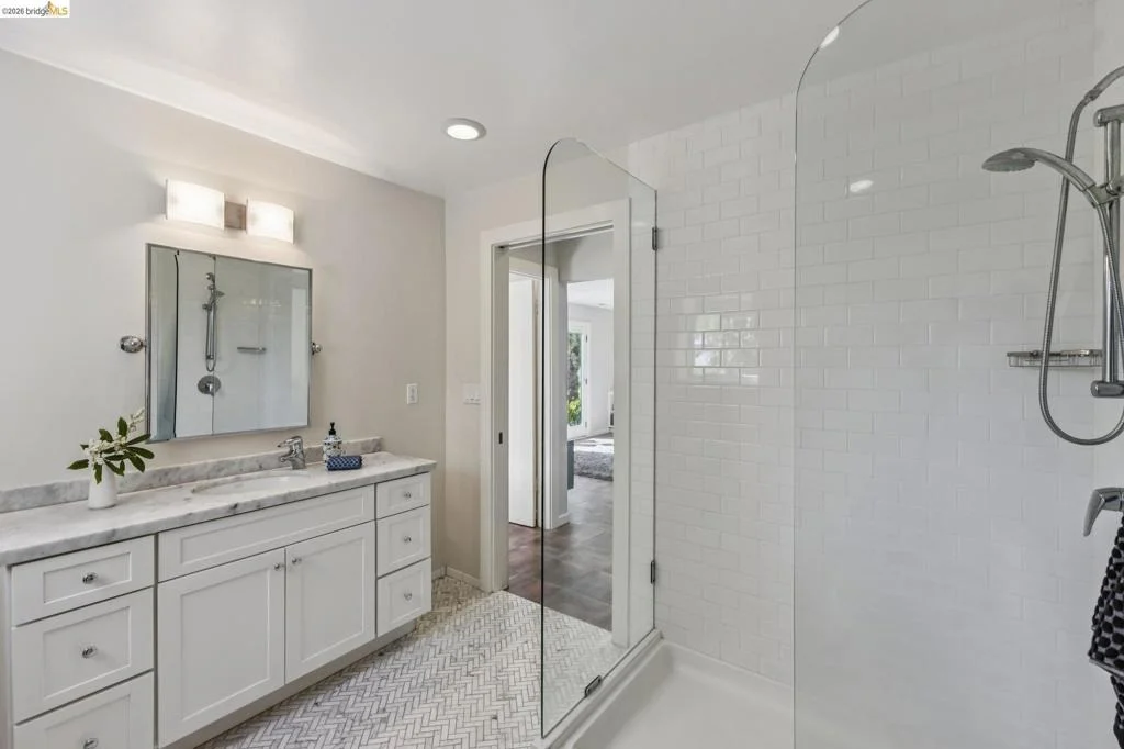 Photo of 8 Mosswood Rd