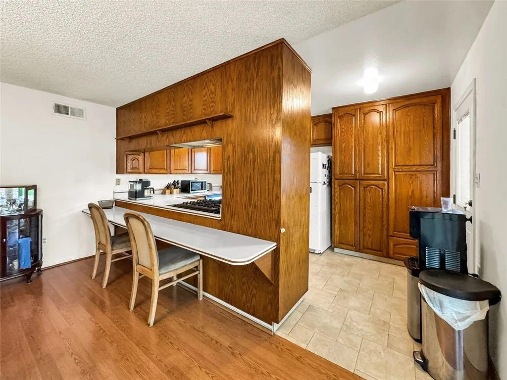 Photo of 10415 Valley View Avenue