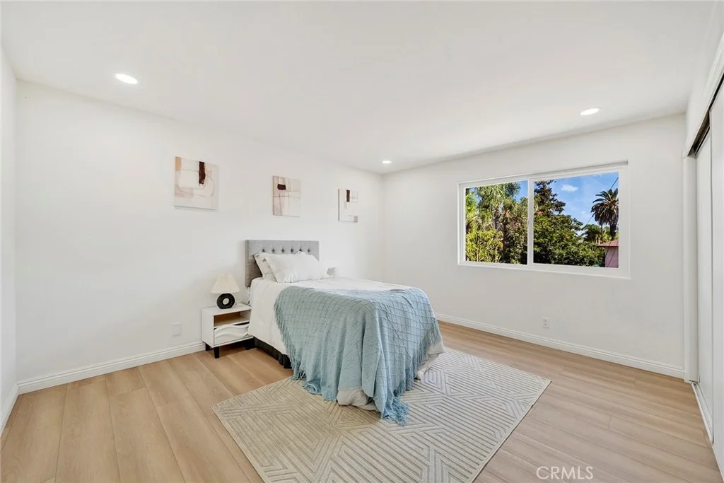 Photo of 188 W Arthur Avenue