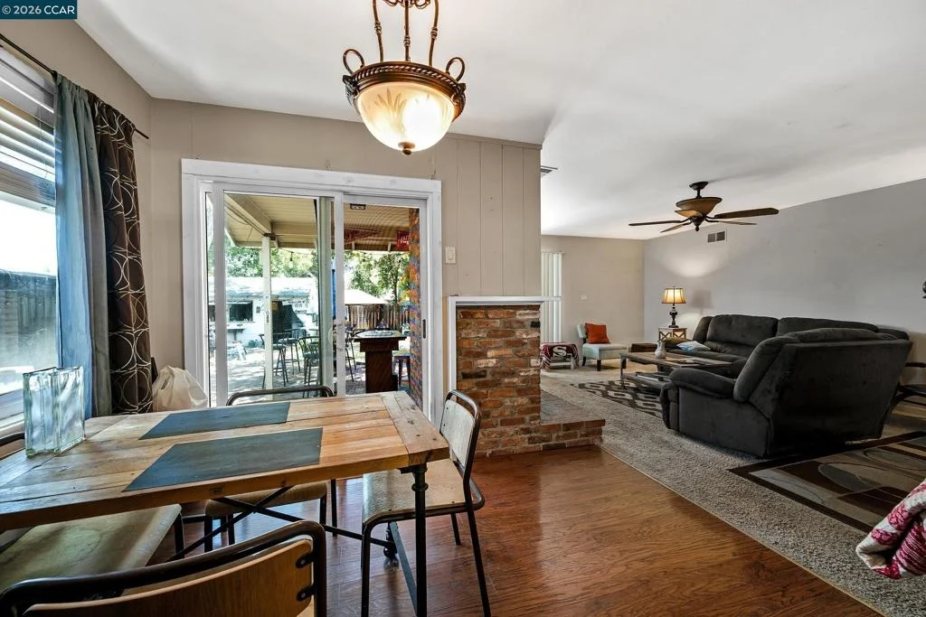 Photo of 1481 Davis Ave