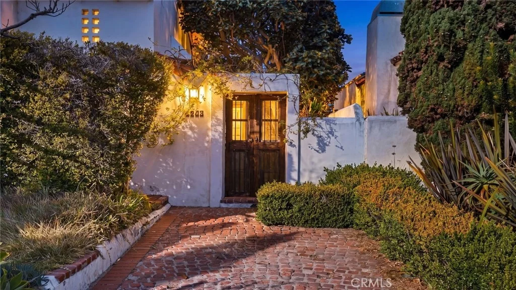 Photo of 2243 Cloverfield Boulevard