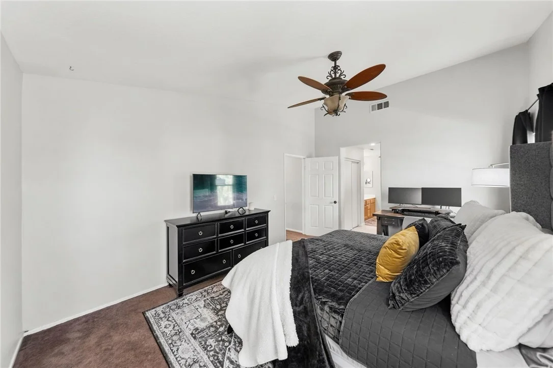 Photo of 26840 Redwood