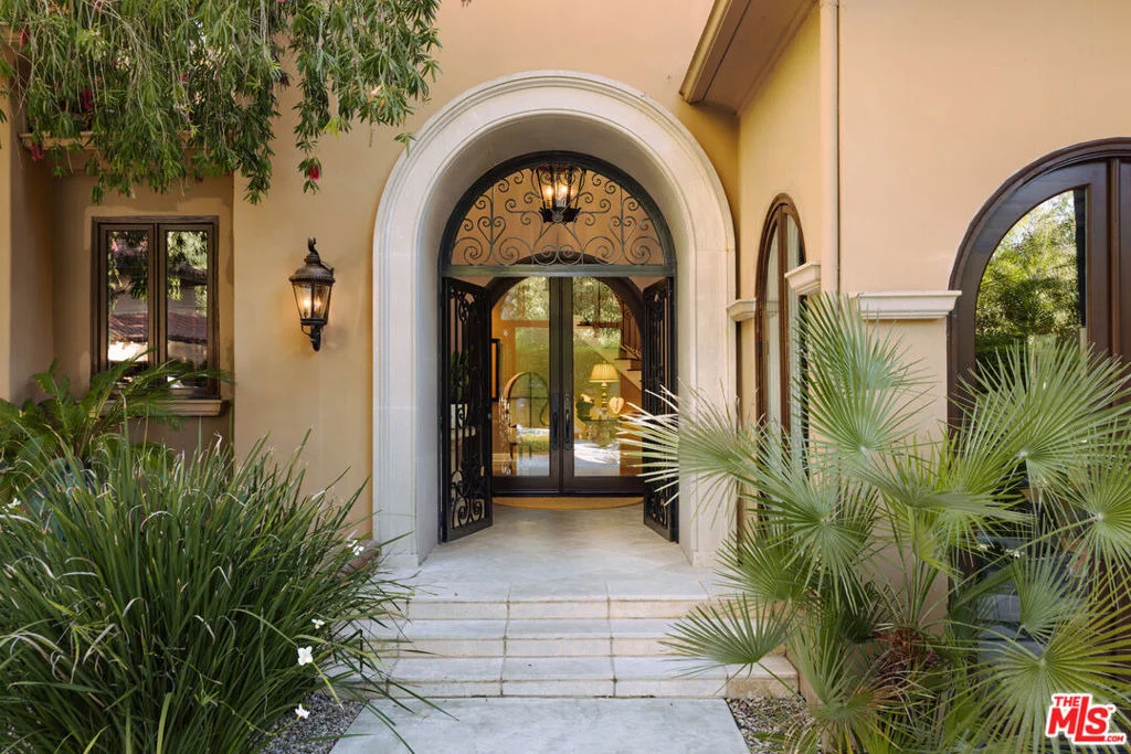Photo of 2700 Benedict Canyon Drive