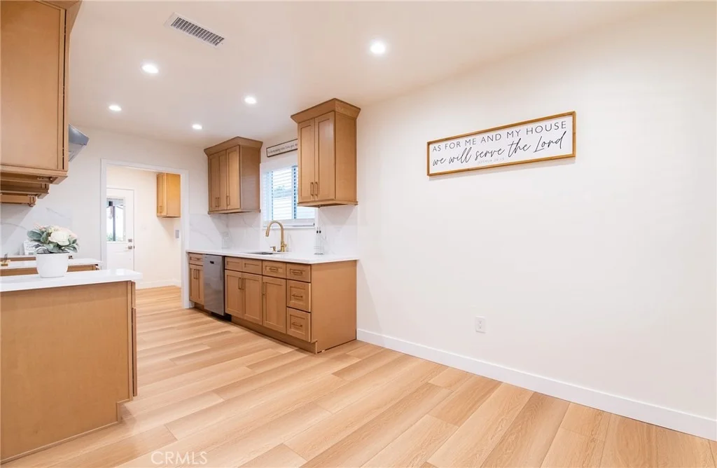 Photo of 820 W Harding