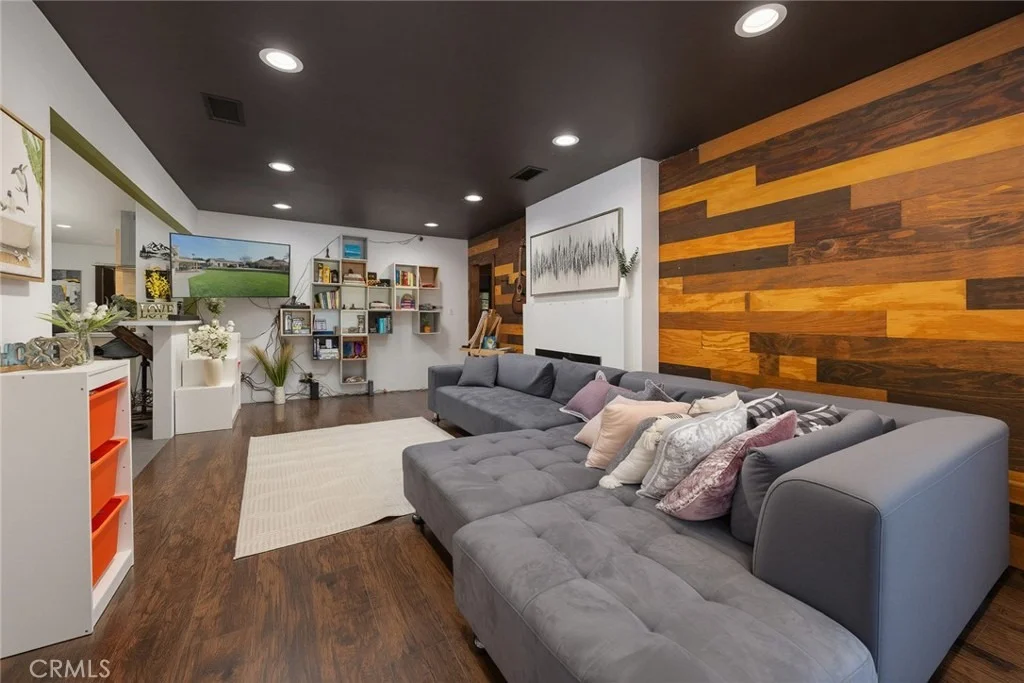 Photo of 2500 Carlos St