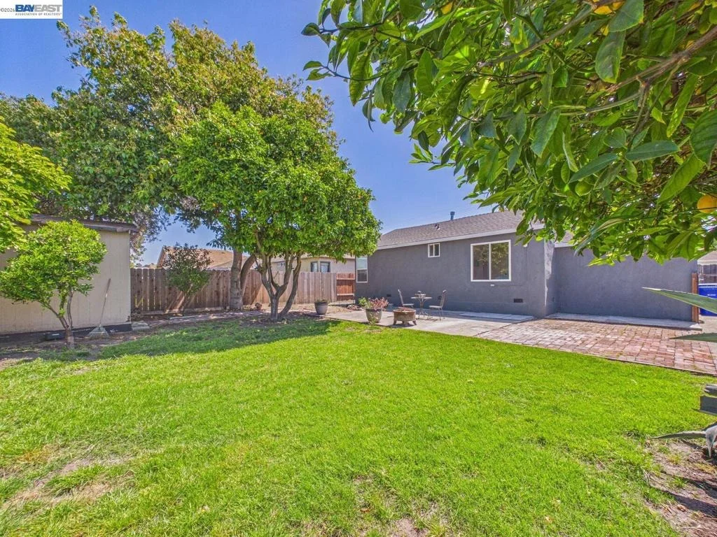 Photo of 2609 Macarthur Ave