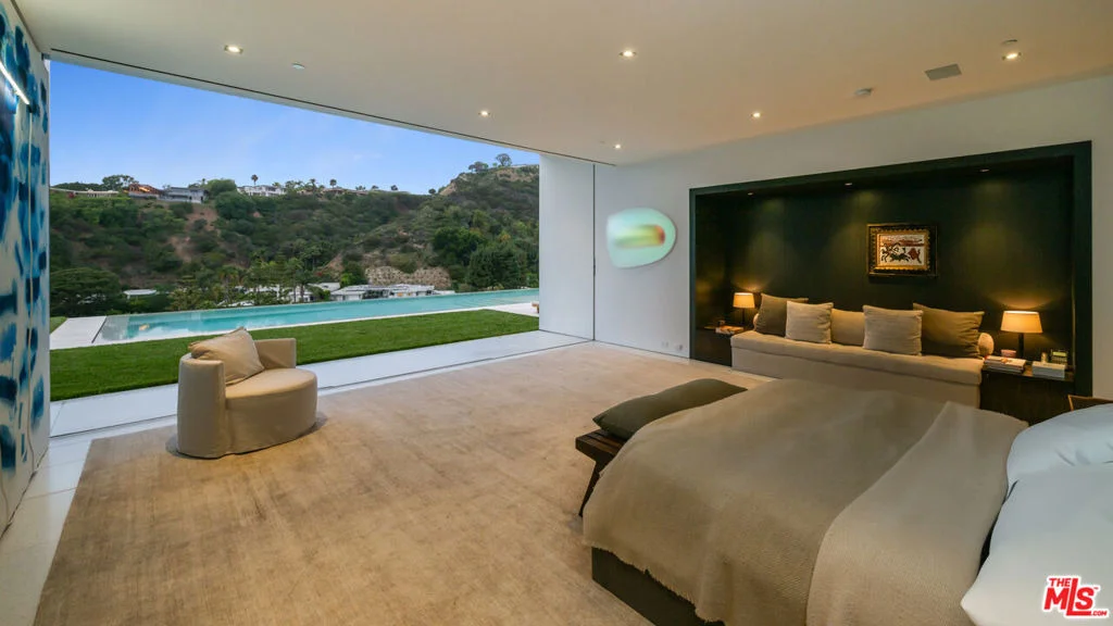 Photo of 9265 Robin Drive