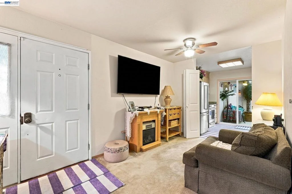 Photo of Unit 13 at 894 Lewelling Blvd