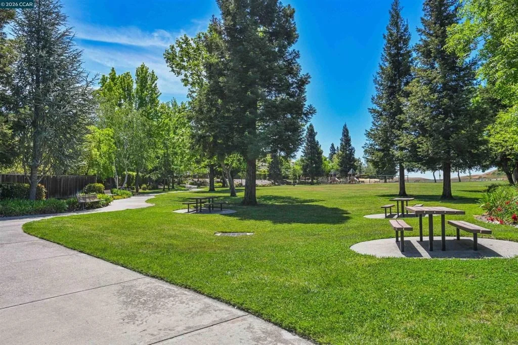 Photo of 219 Viewpoint Dr