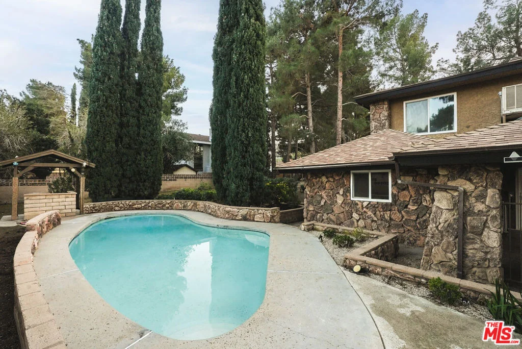 Photo of 42060 Parkmont Drive