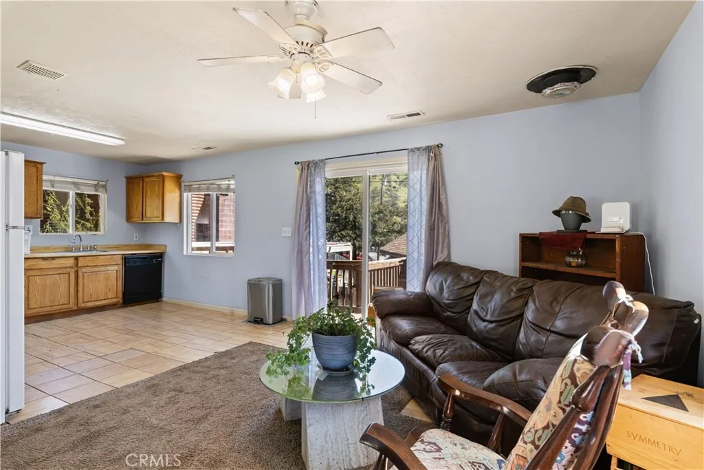 Photo of 6985 Floyd Way