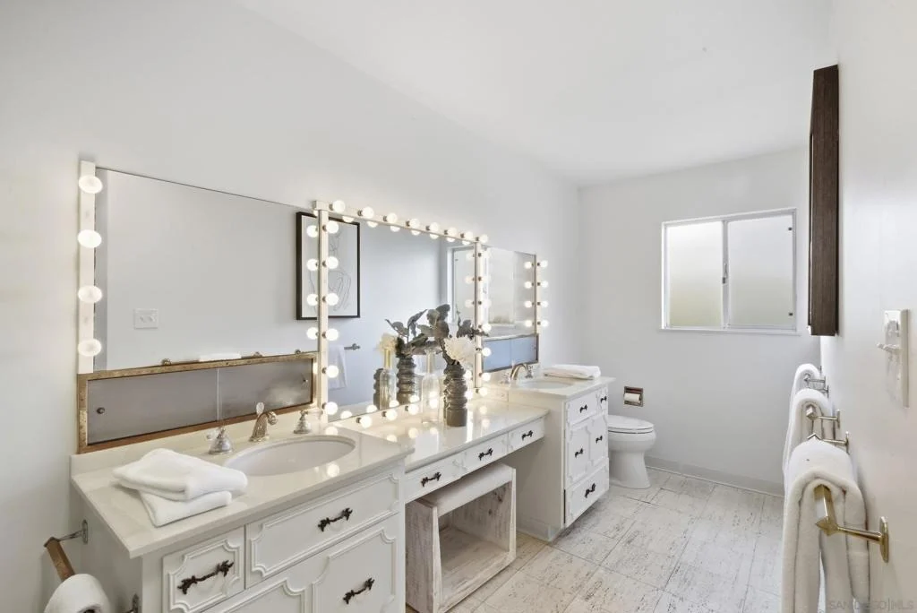 Photo of 7865 Roseland Drive