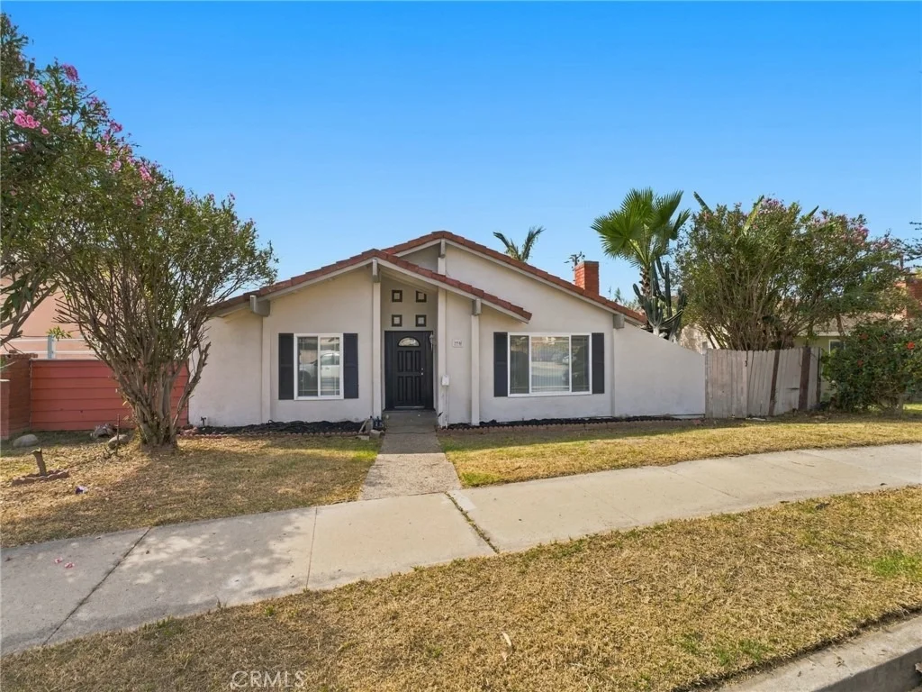Photo of 330 W Devonshire Drive