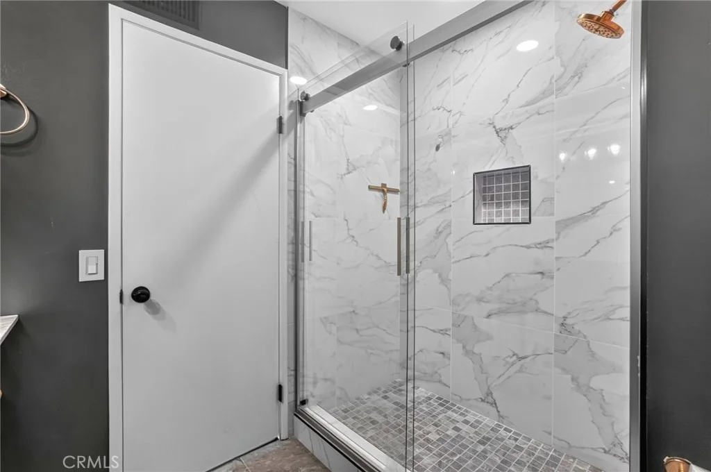 Photo of 1455 Darwin
