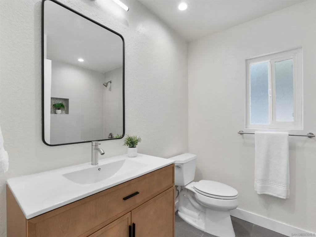 Photo of 2277 Dunstan