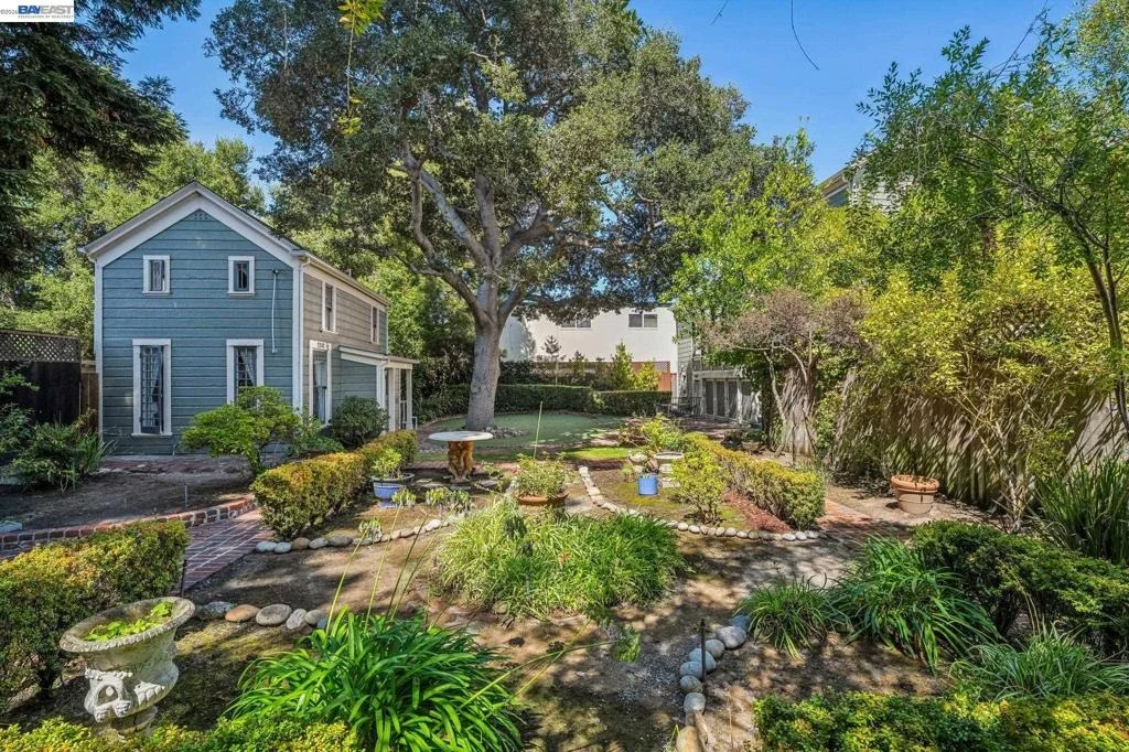 Photo of 2242 San Antonio Ave