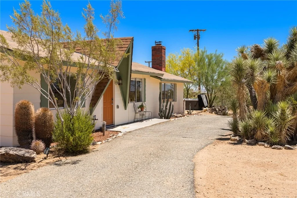 Photo of 2351 N Cambria