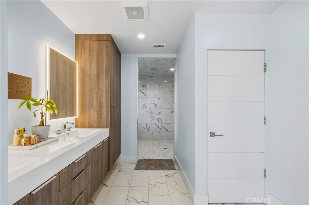 Photo of 2886 Crownview