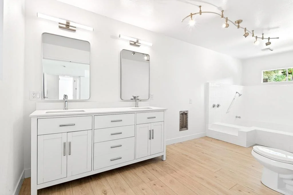 Photo of 37985 Avenida Bravura