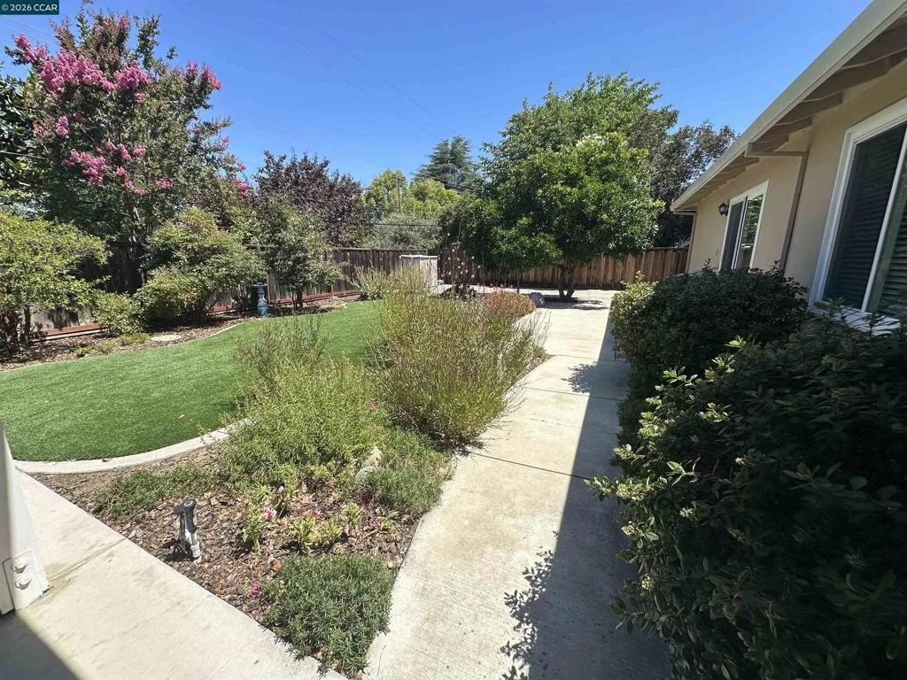 Photo of 1707 Bishop Dr