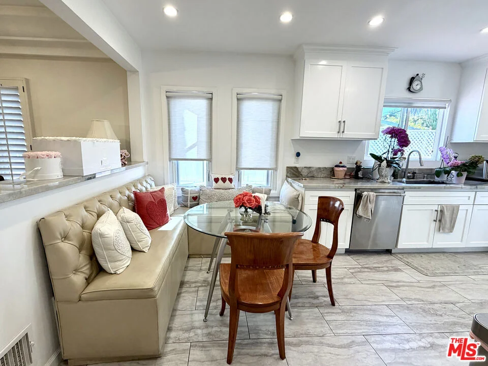 Photo of 315 N Wetherly Drive