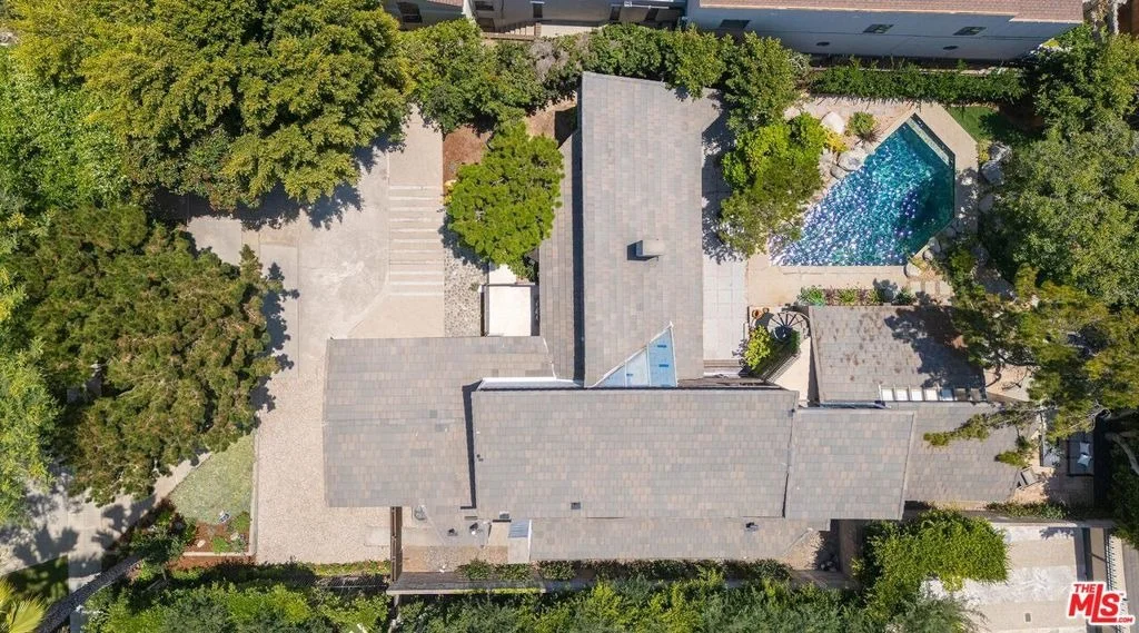 Photo of 515 N Roxbury Drive