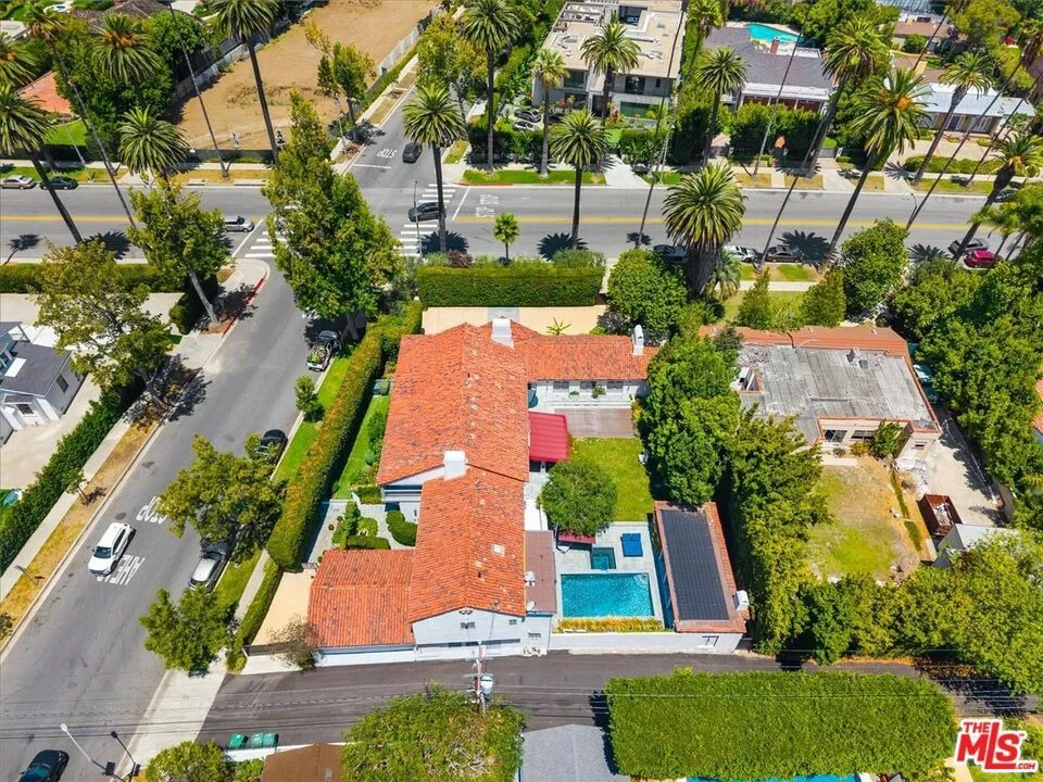 Photo of 523 N Beverly Drive