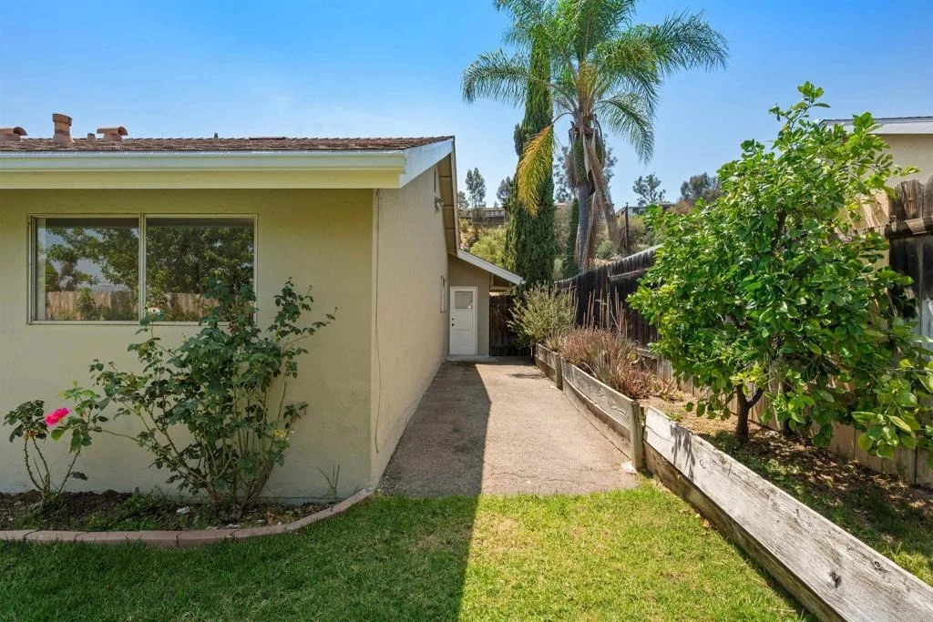 Photo of 527 La Sombra Drive