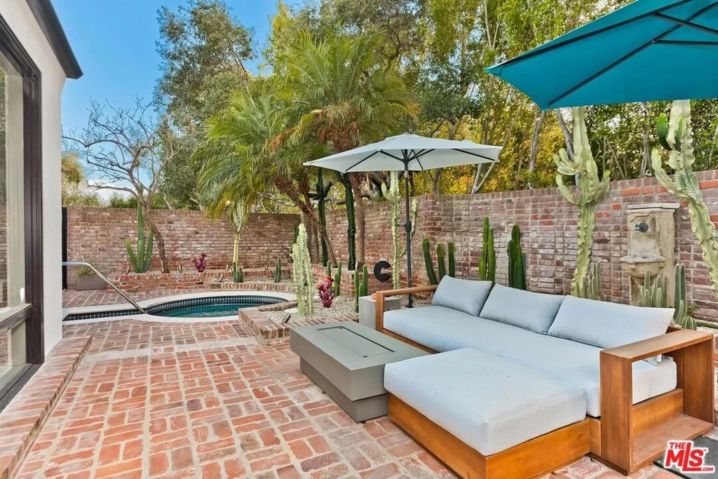Photo of 9419 Sunset Boulevard
