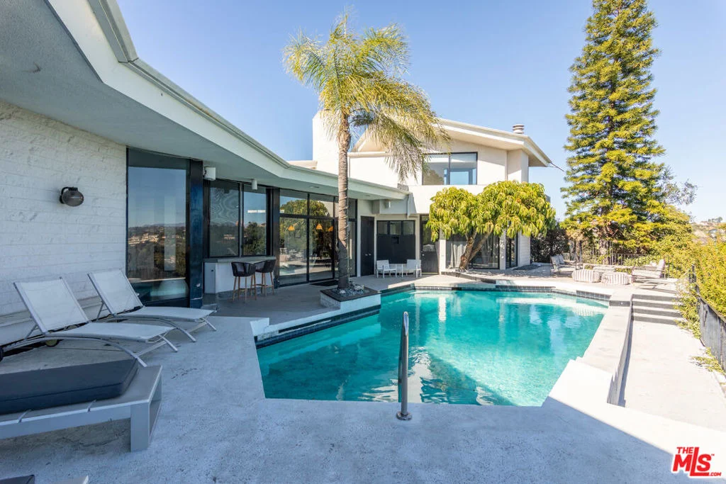 Photo of 960 Stradella Road